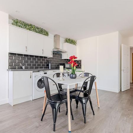 Boutique Vertigo Apartment Central Kingston/London 泰晤士河畔京士顿 外观 照片