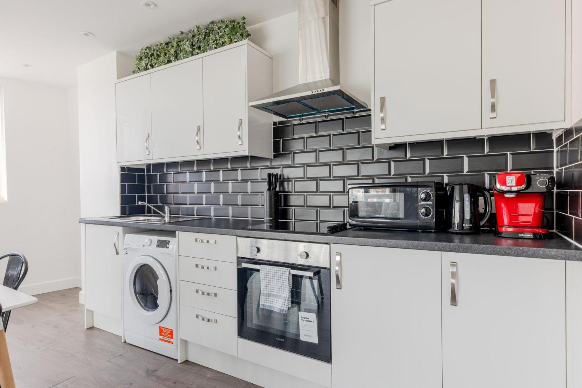 Boutique Vertigo Apartment Central Kingston/London 泰晤士河畔京士顿 外观 照片