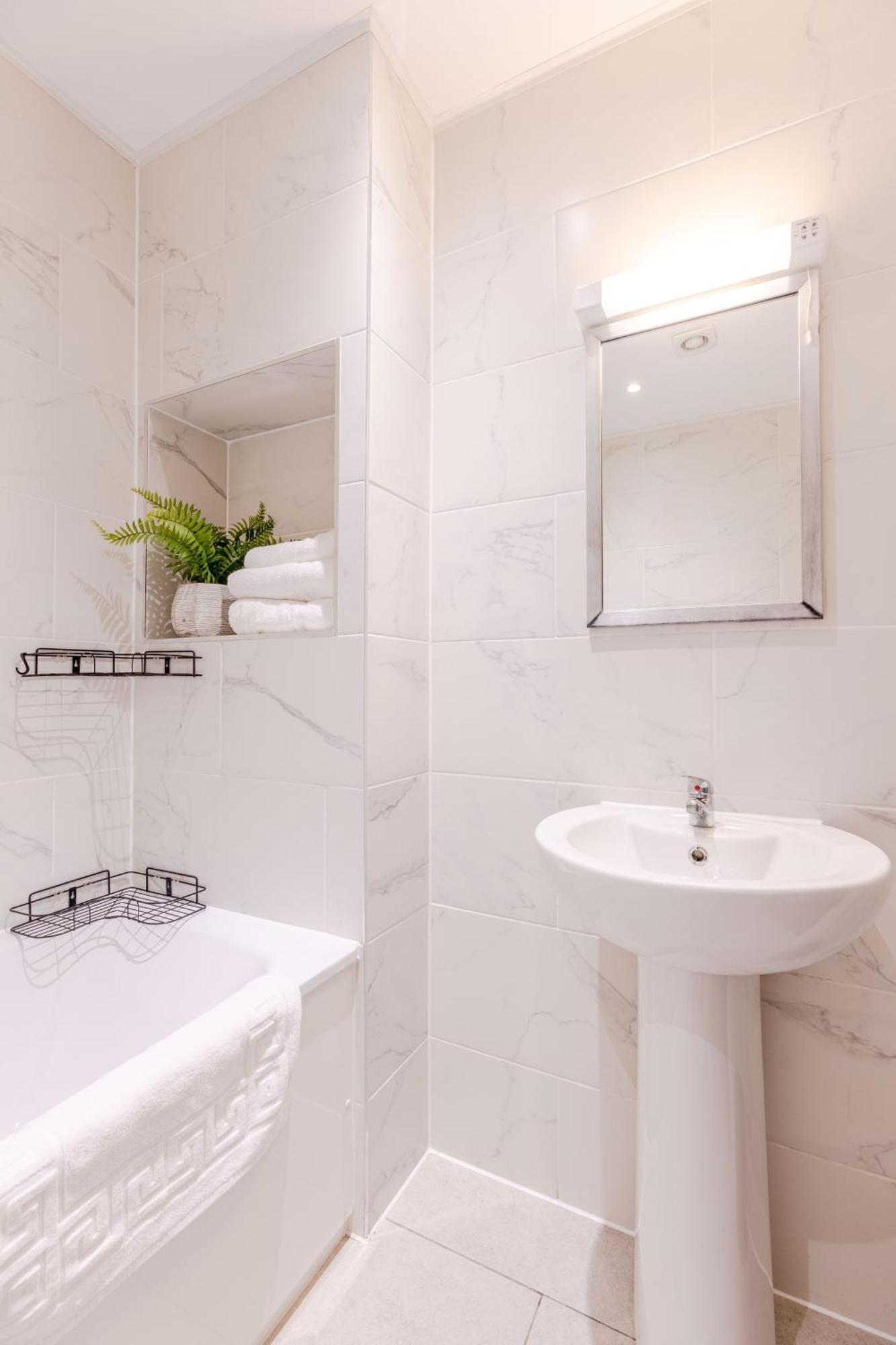Boutique Vertigo Apartment Central Kingston/London 泰晤士河畔京士顿 外观 照片
